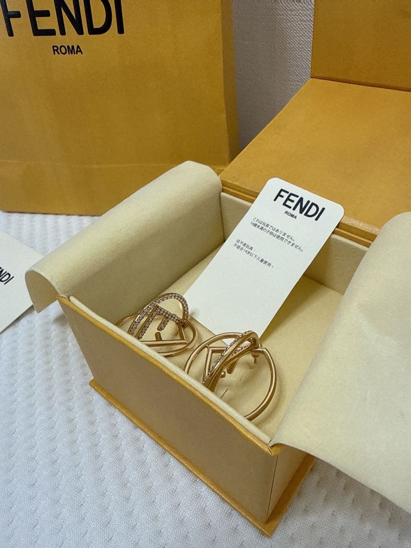 【Rinoさま専用】FENDI ゴールド フープピアス ラインストーン ロゴ