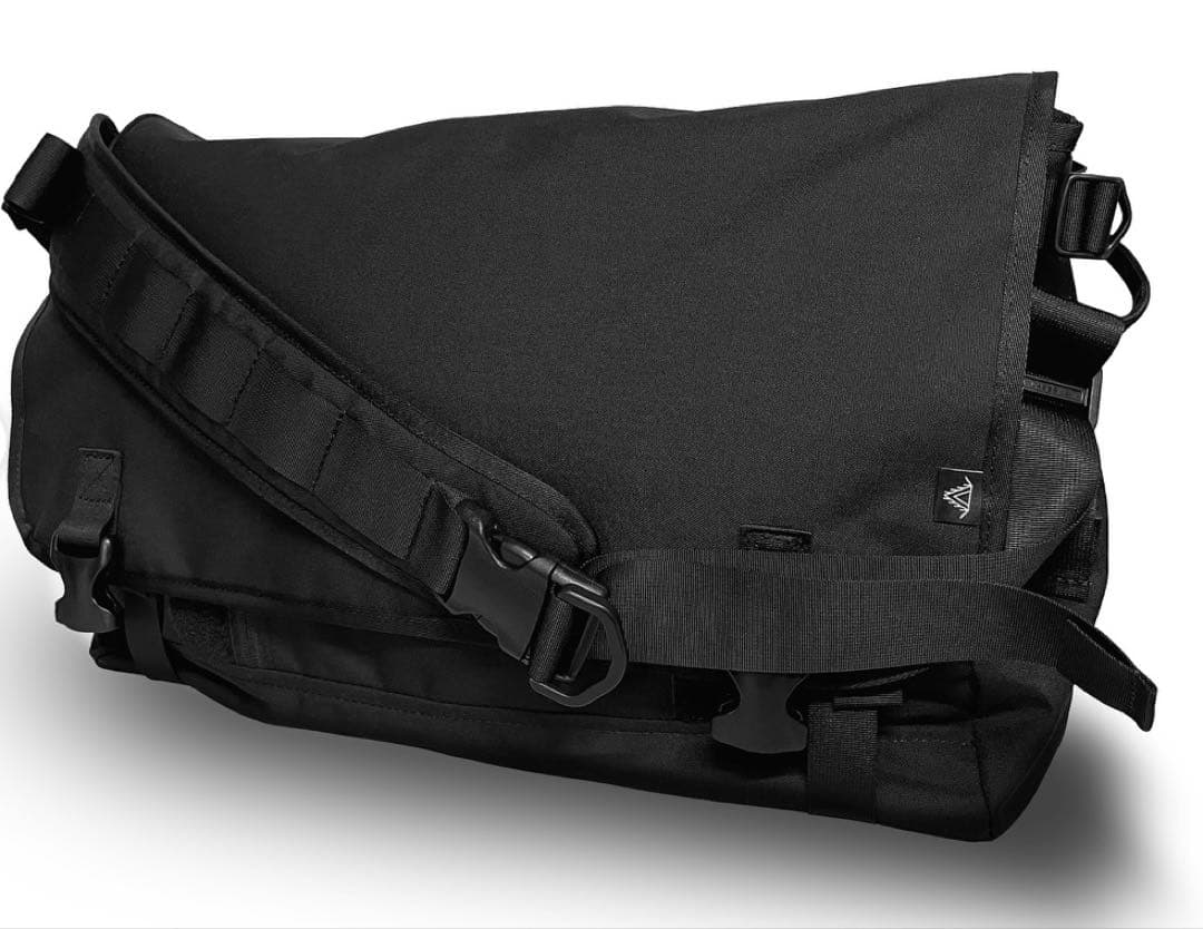 VEILED Faceless メッセンジャーバッグ ブラック フラップ付き