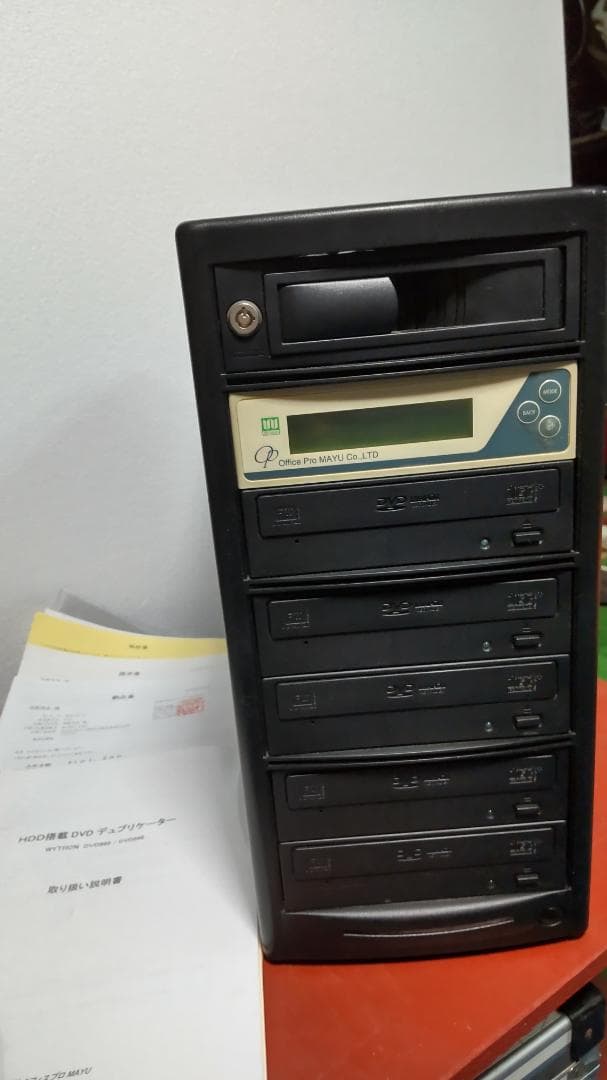 DVDを一度に4枚つくれます。プロ用