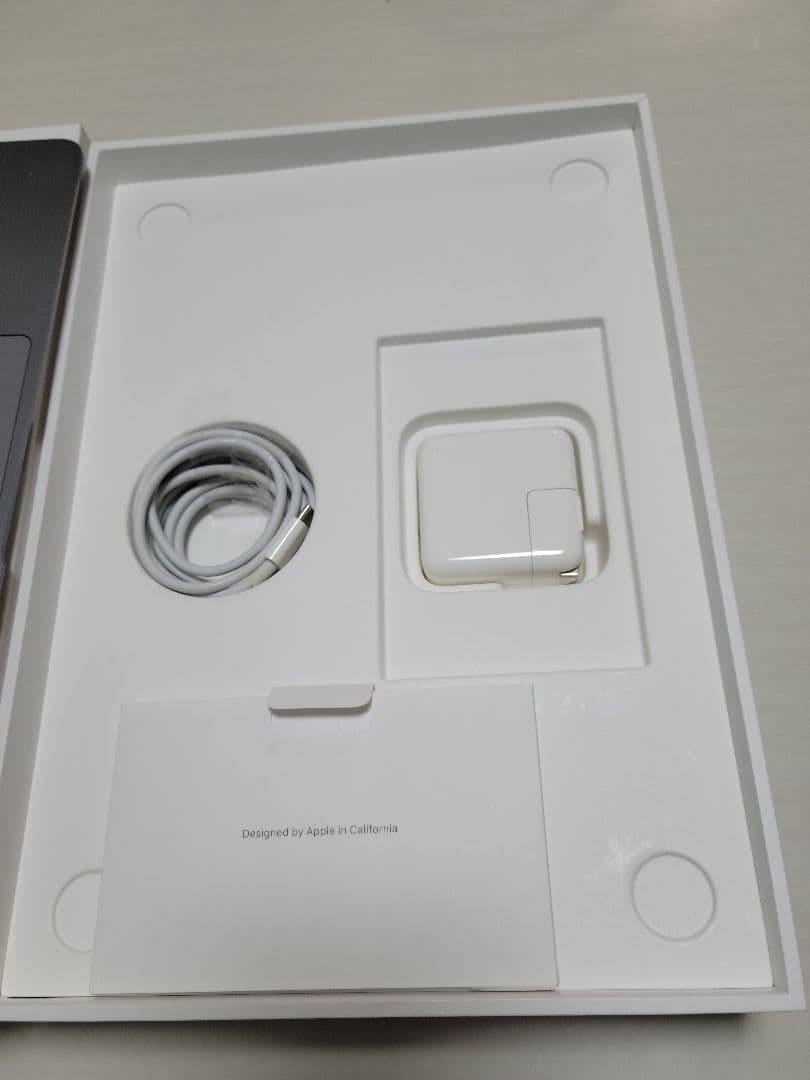 美品Macbook Air 2020 M1/8GB/256GB　9回充電100%