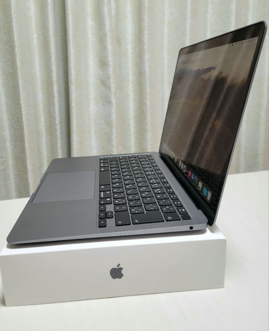 美品Macbook Air 2020 M1/8GB/256GB　9回充電100%