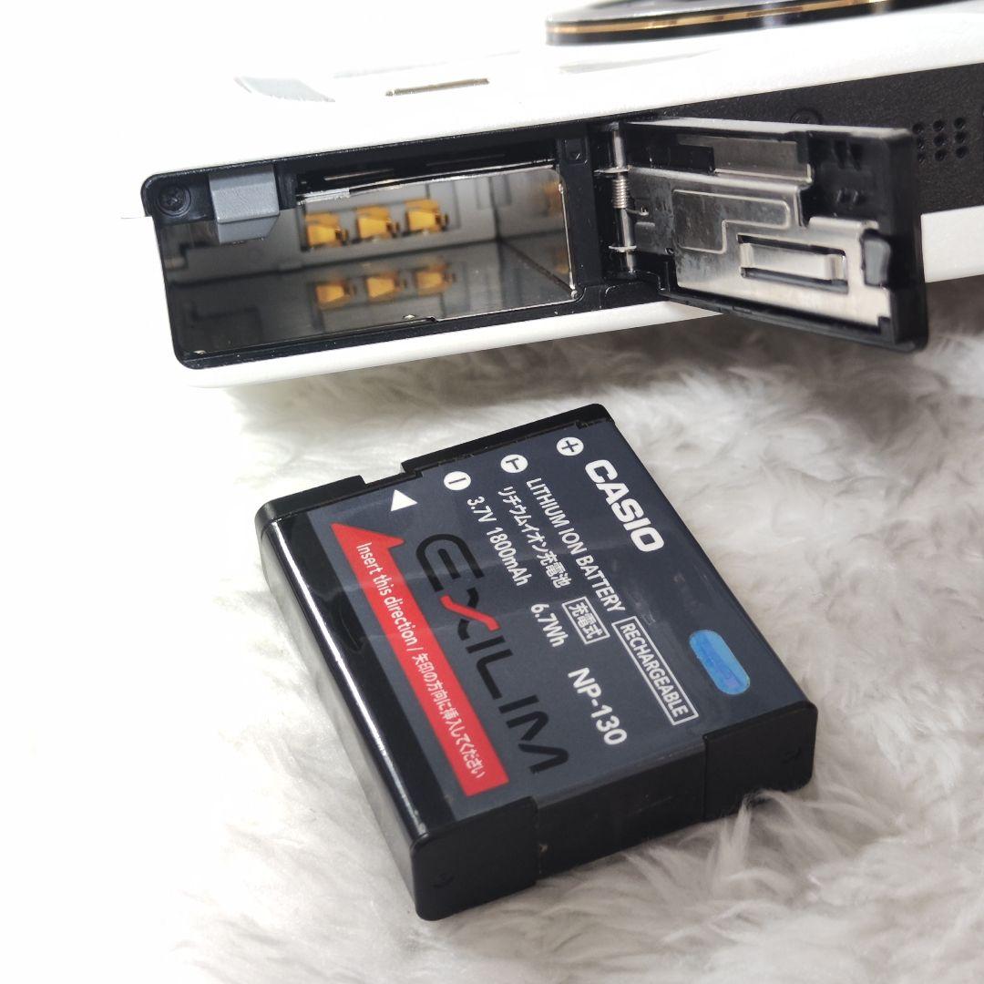 良品✨CASIO EXILIM EX‐ZR200 ホワイト コンデジ デジカメ