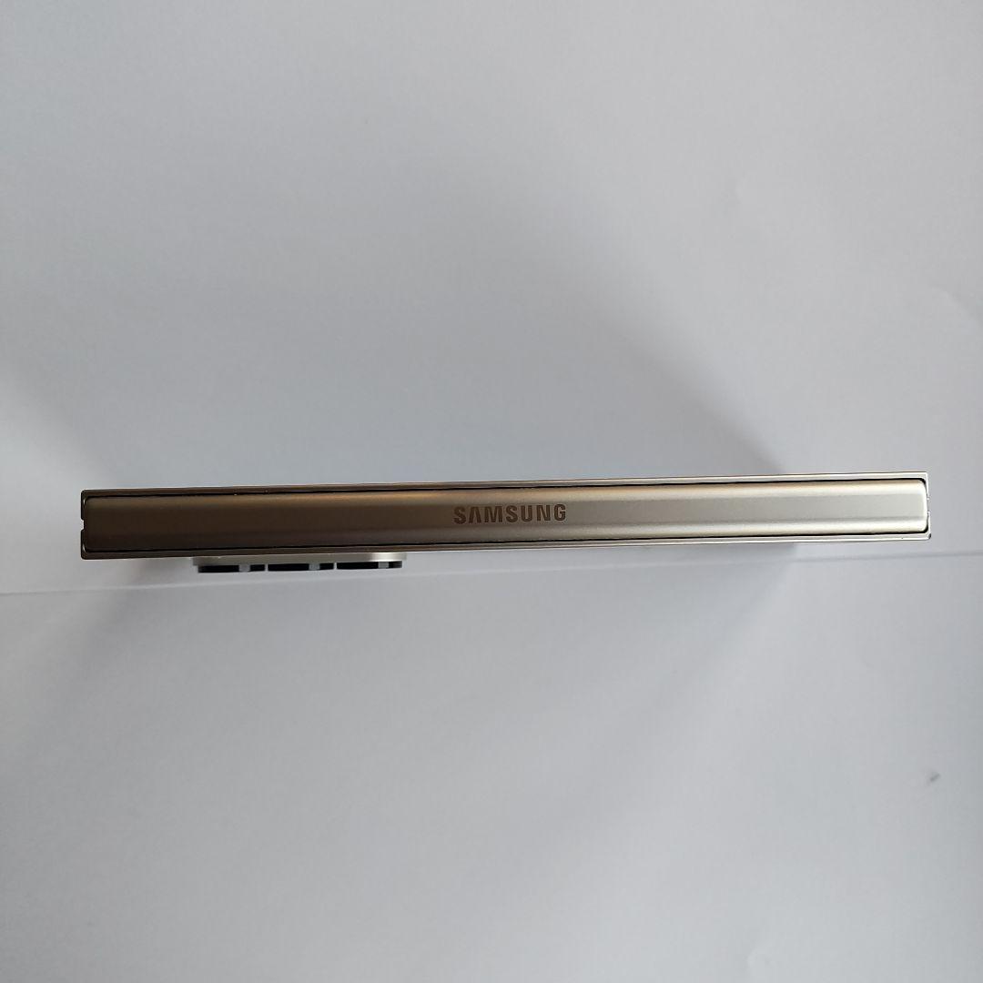 Samsung Galaxy Z Fold6 本体 ホワイト　ケース付き