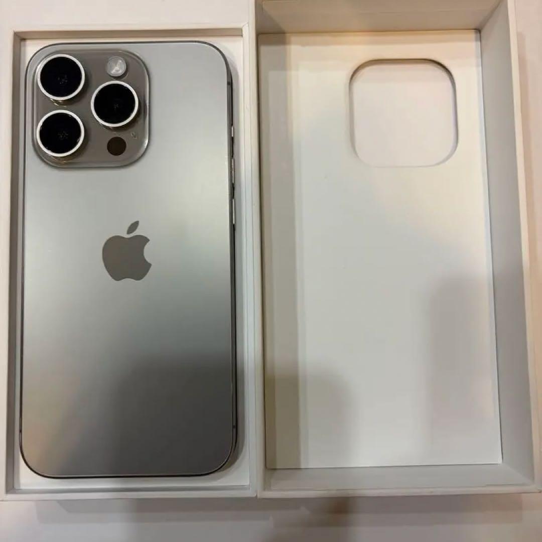 Apple iPhone 15 Pro ナチュラルチタニウム　本体