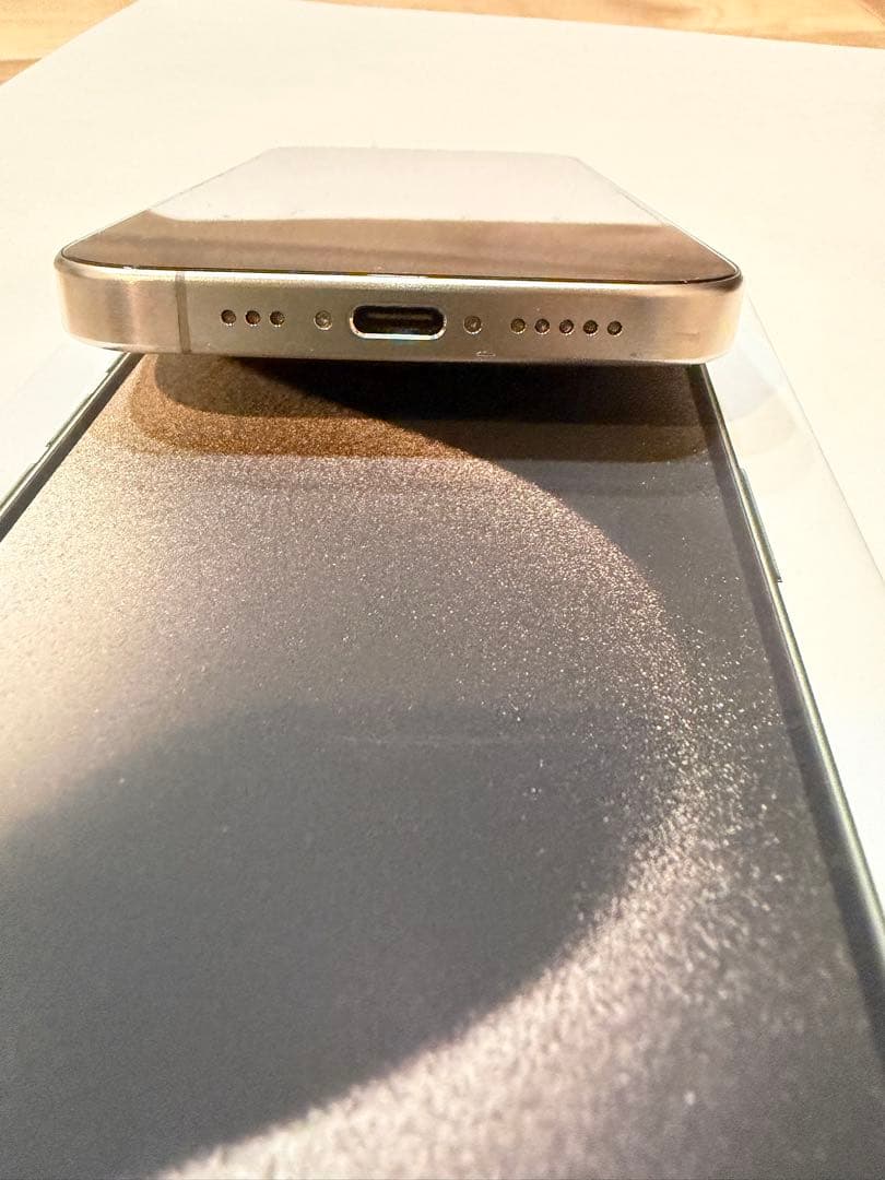 Apple iPhone 15 Pro ナチュラルチタニウム　本体