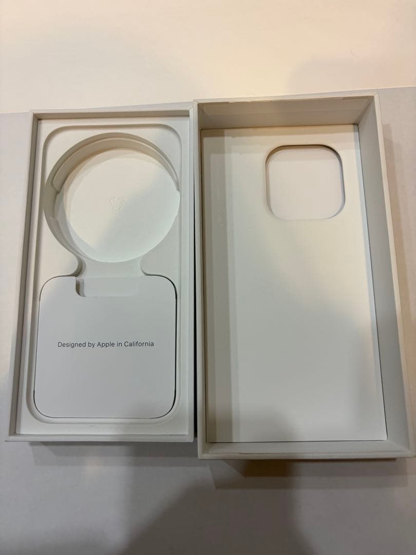 Apple iPhone 15 Pro ナチュラルチタニウム　本体