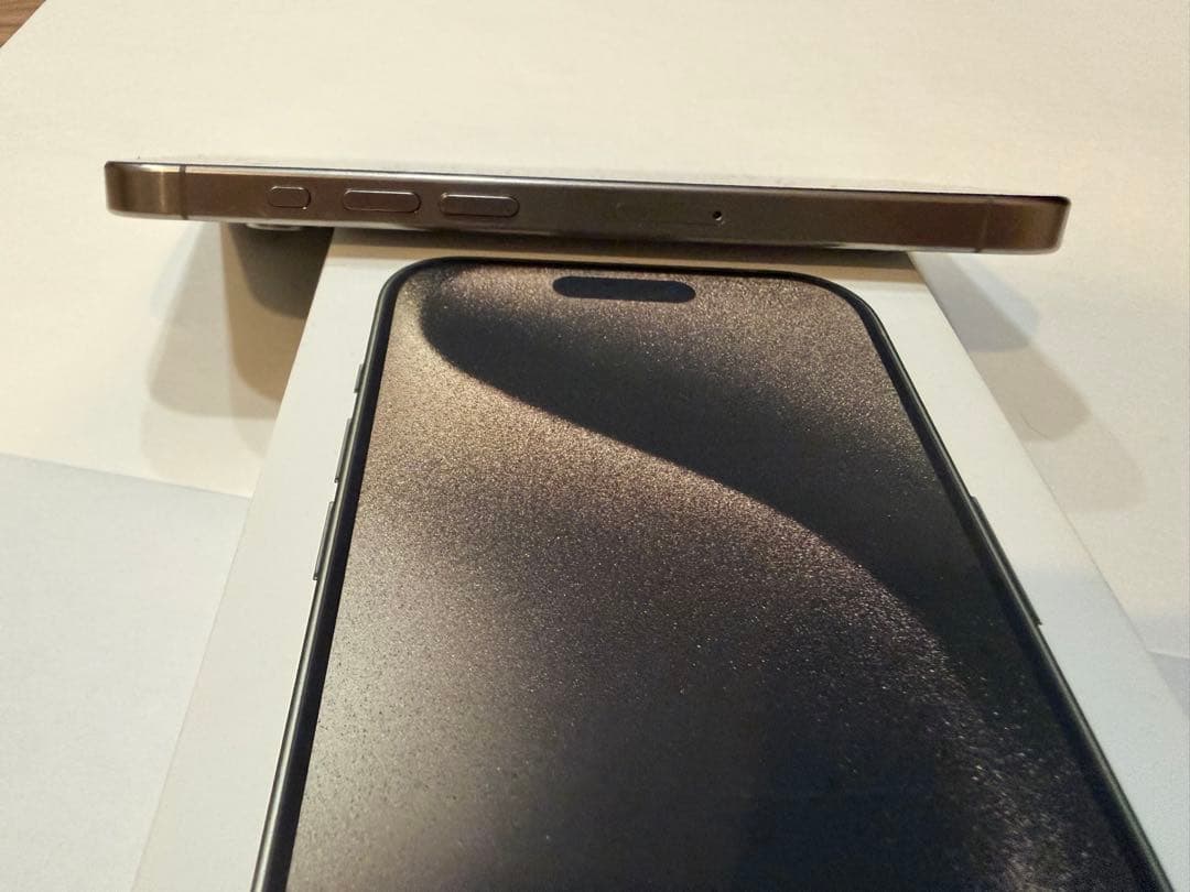 Apple iPhone 15 Pro ナチュラルチタニウム　本体