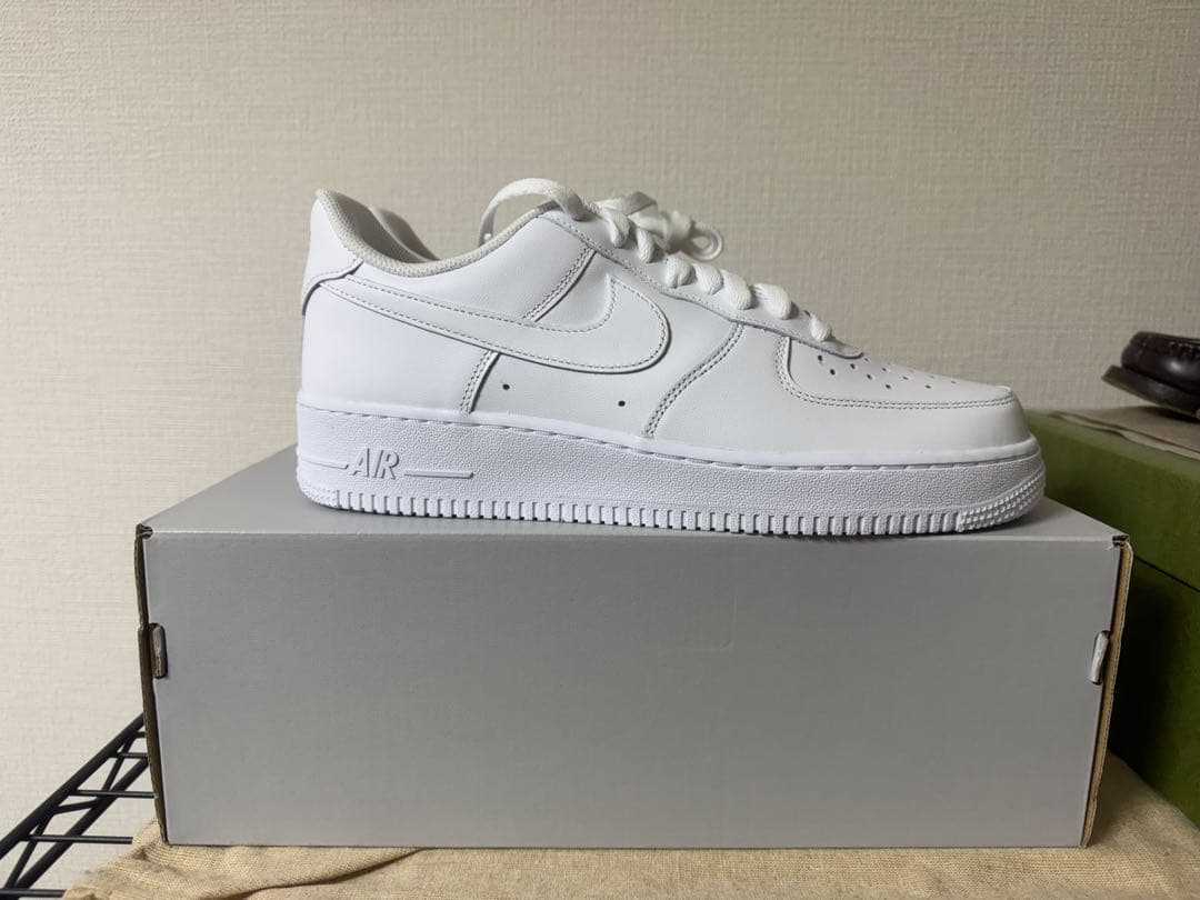 【新品・未使用】 ナイキ　エアフォース1 07 白　27cm