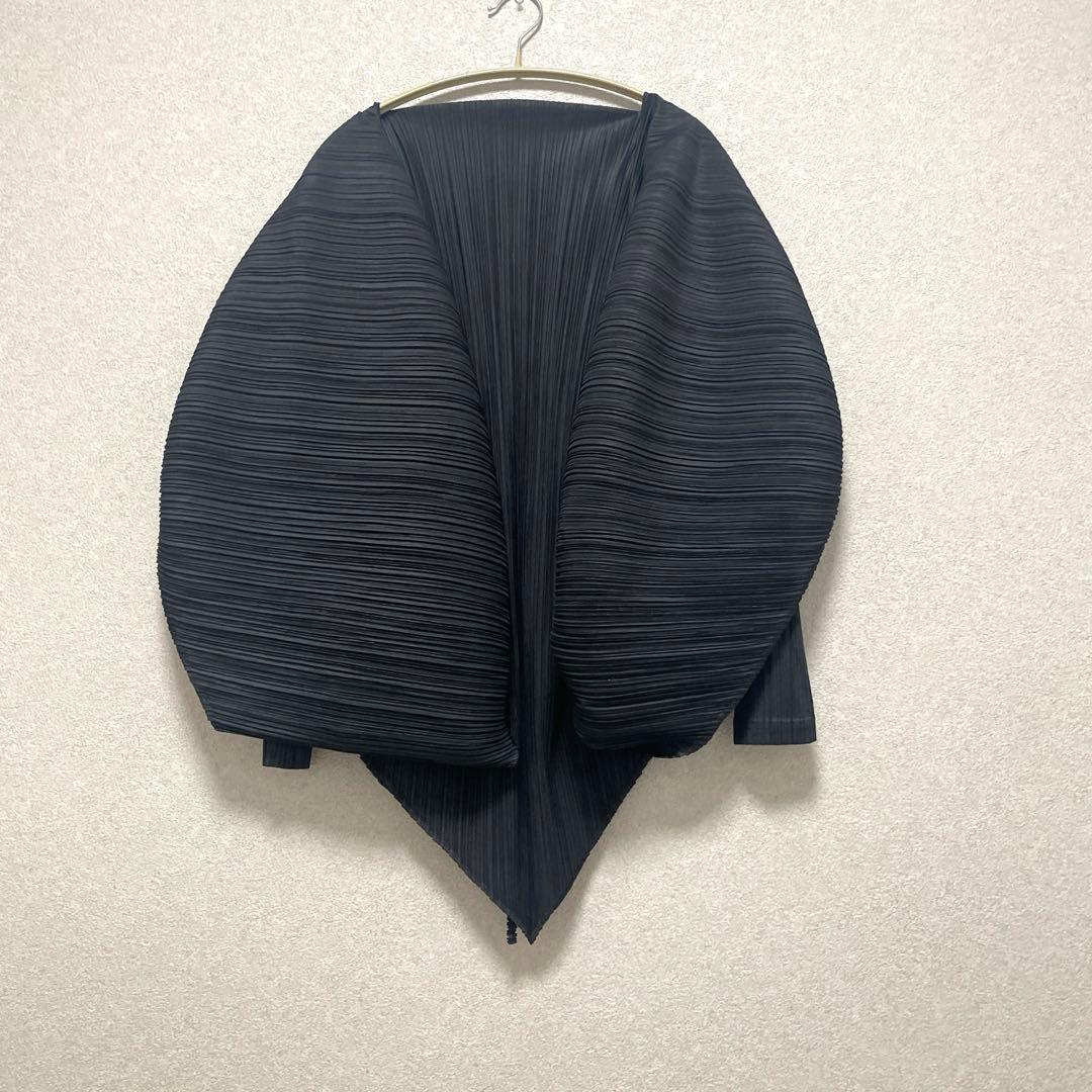 美品【プリーツプリーズ】イッセイミヤケ　3D 立体プリーツ　変形カーディガン　黒