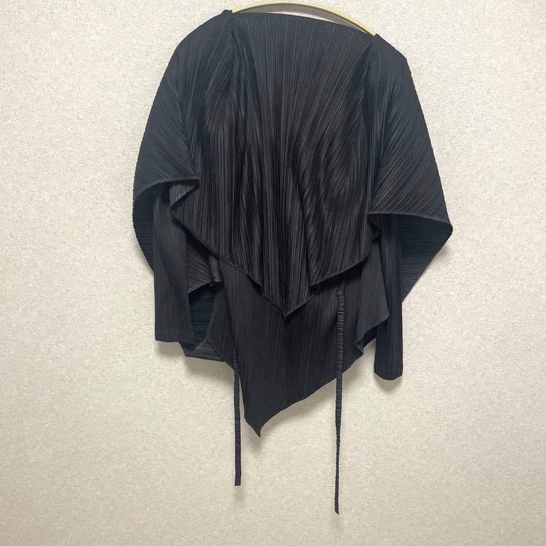 美品【プリーツプリーズ】イッセイミヤケ　3D 立体プリーツ　変形カーディガン　黒