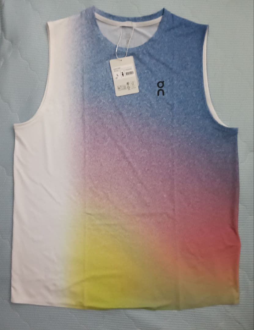 On グラデーション ノースリーブTシャツ