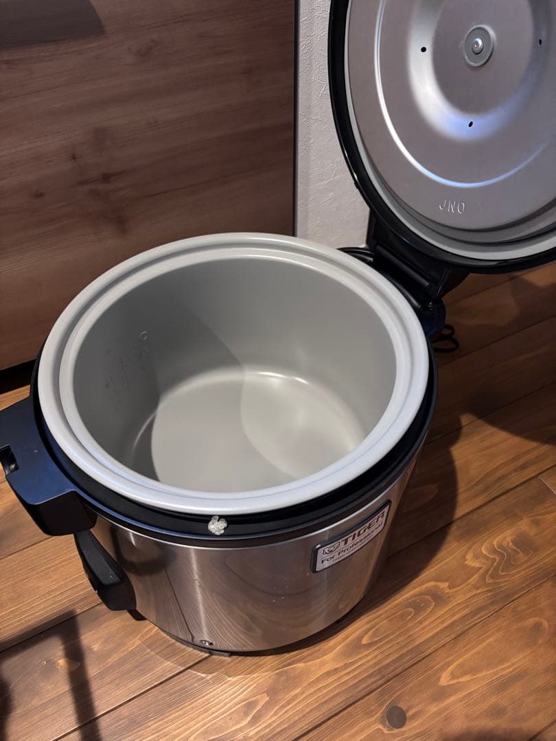 ＊TIGER タイガー　業務用　炊飯器 JNO-A361＊