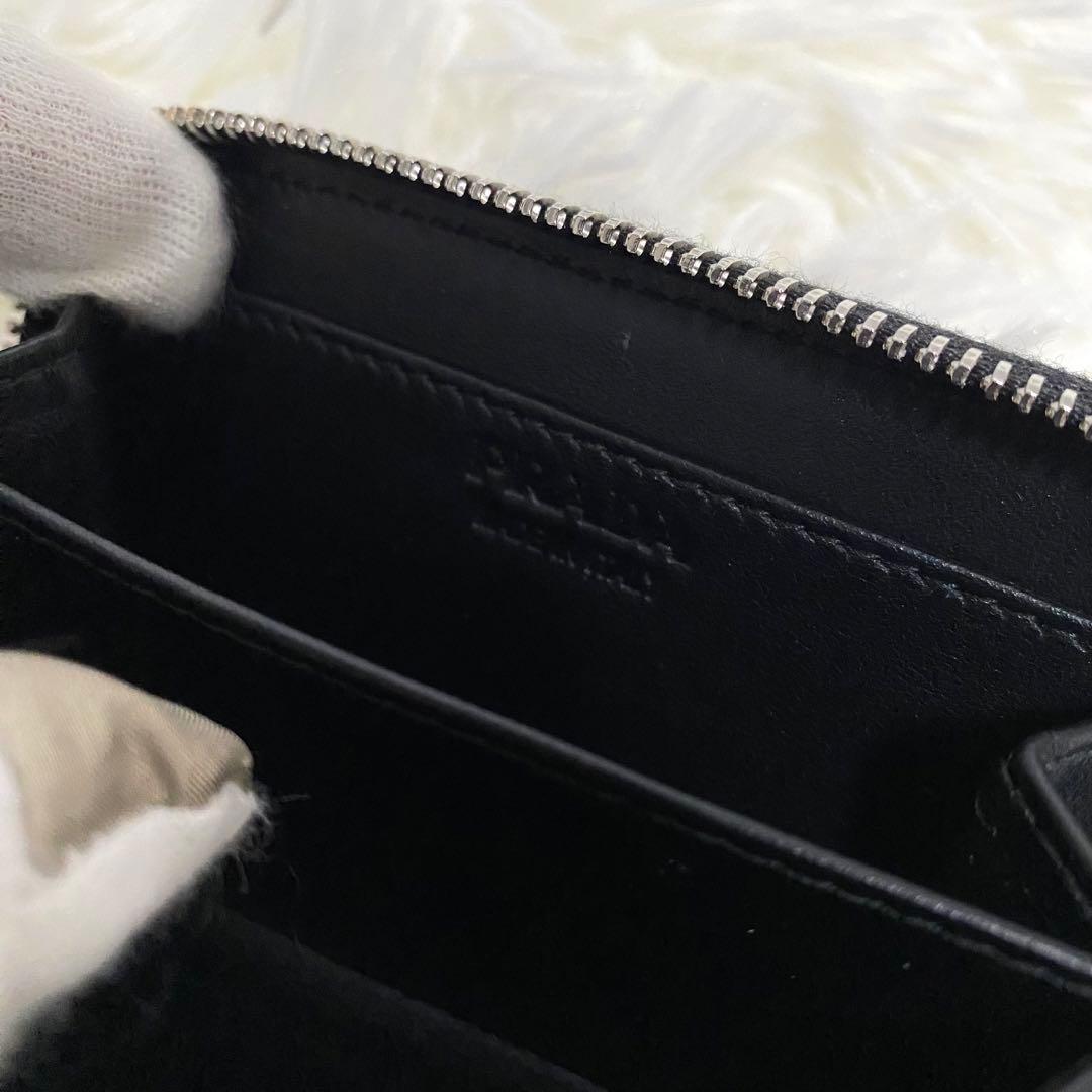 極美品✨PRADA ケース ブラッシュドレザー 黒 ロゴ箔押し 現行近