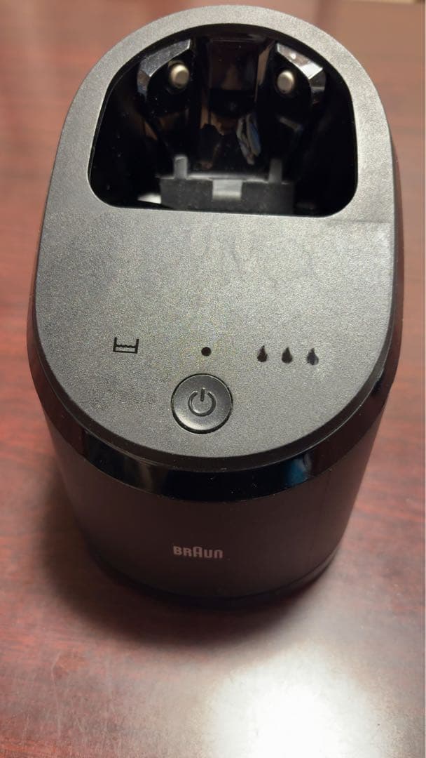 BRAUN シリーズ9 Pro 充電式シェーバー 洗浄器付（洗浄液4つ付き）