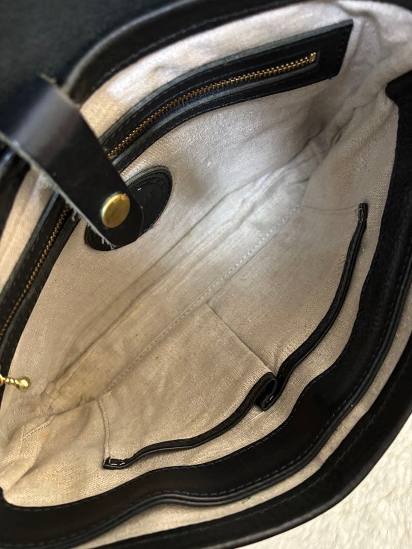 スロウ⭐︎SLOW⭐︎レザーバッグ　ボディーバッグ　サコッシュ　ブラック　レザー