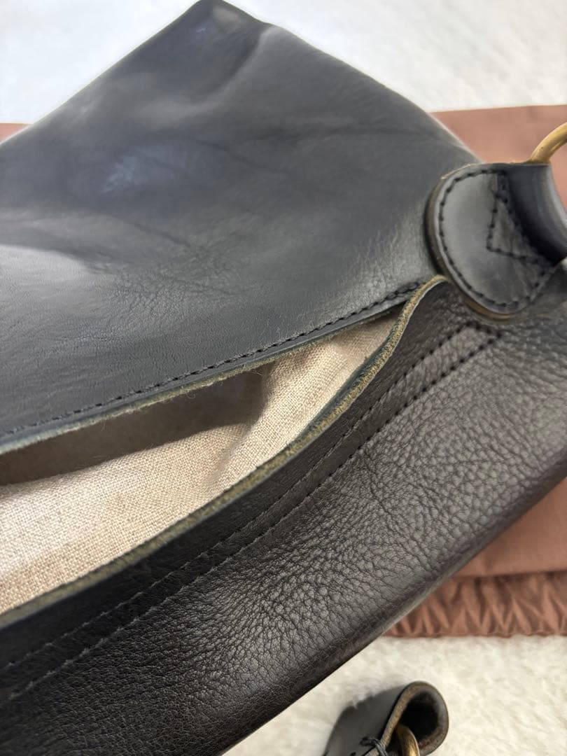 スロウ⭐︎SLOW⭐︎レザーバッグ　ボディーバッグ　サコッシュ　ブラック　レザー