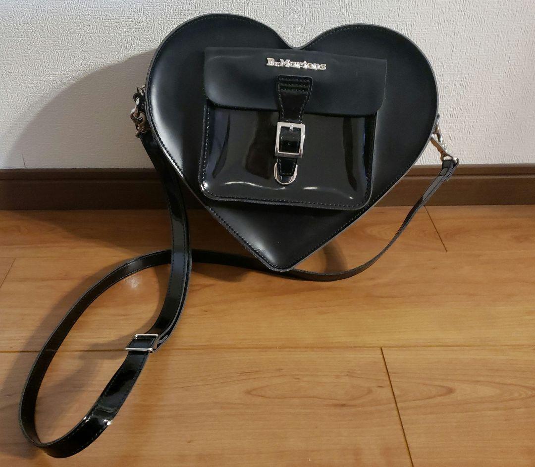 Dr.Martens ハート型黒バックパック