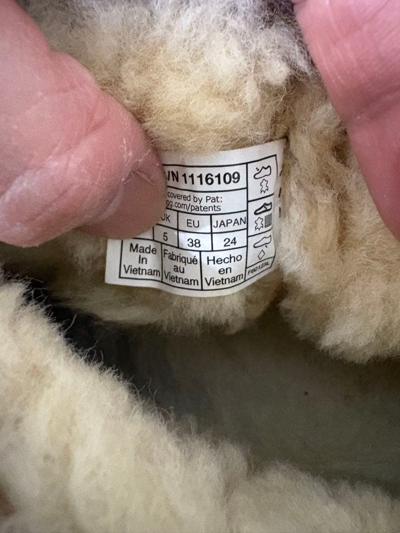 UGG ベージュ ムートンブーツChestnut クラシック　ウルトラミニ