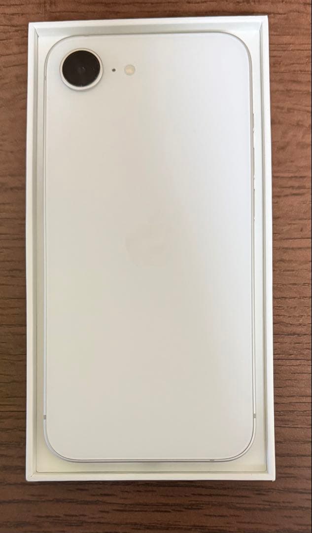 Apple iPhone 16e 本体