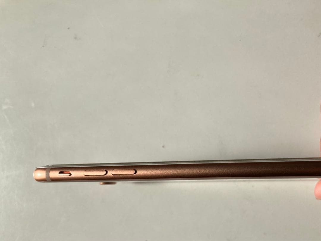 iPhone 8ゴールド 本体 美品