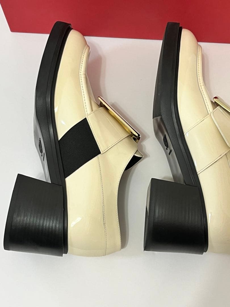 ロジェヴィヴィエ ローファー エナメル オフホワイト 38.5