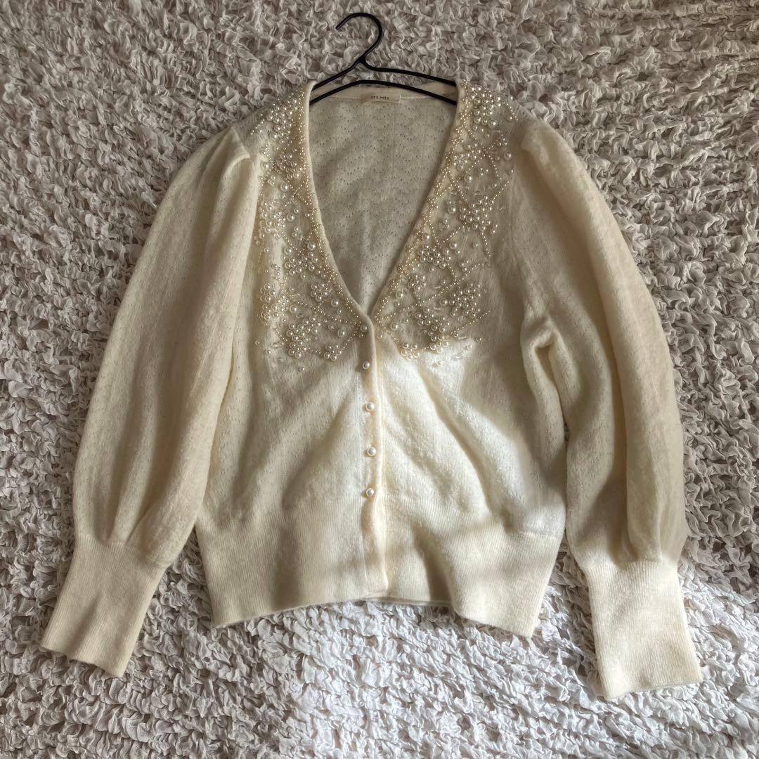 デプレ DES PRES 2024AW パールレースステッチVネックカーディガン