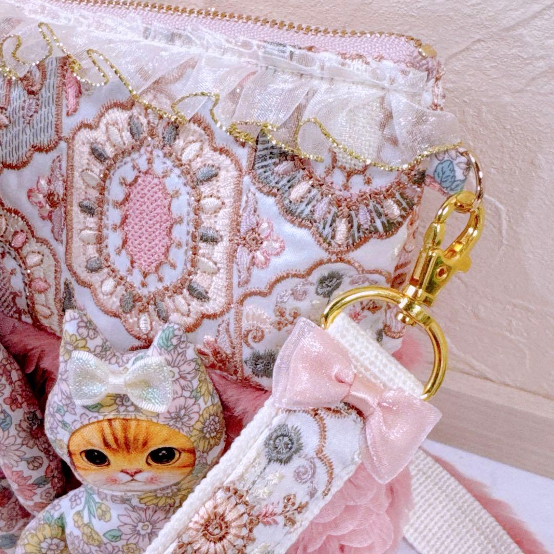 ゆ*ら様 コヤンイサムチョン♡インド刺繍×薔薇ファー！ミルクちゃんのファスナー付