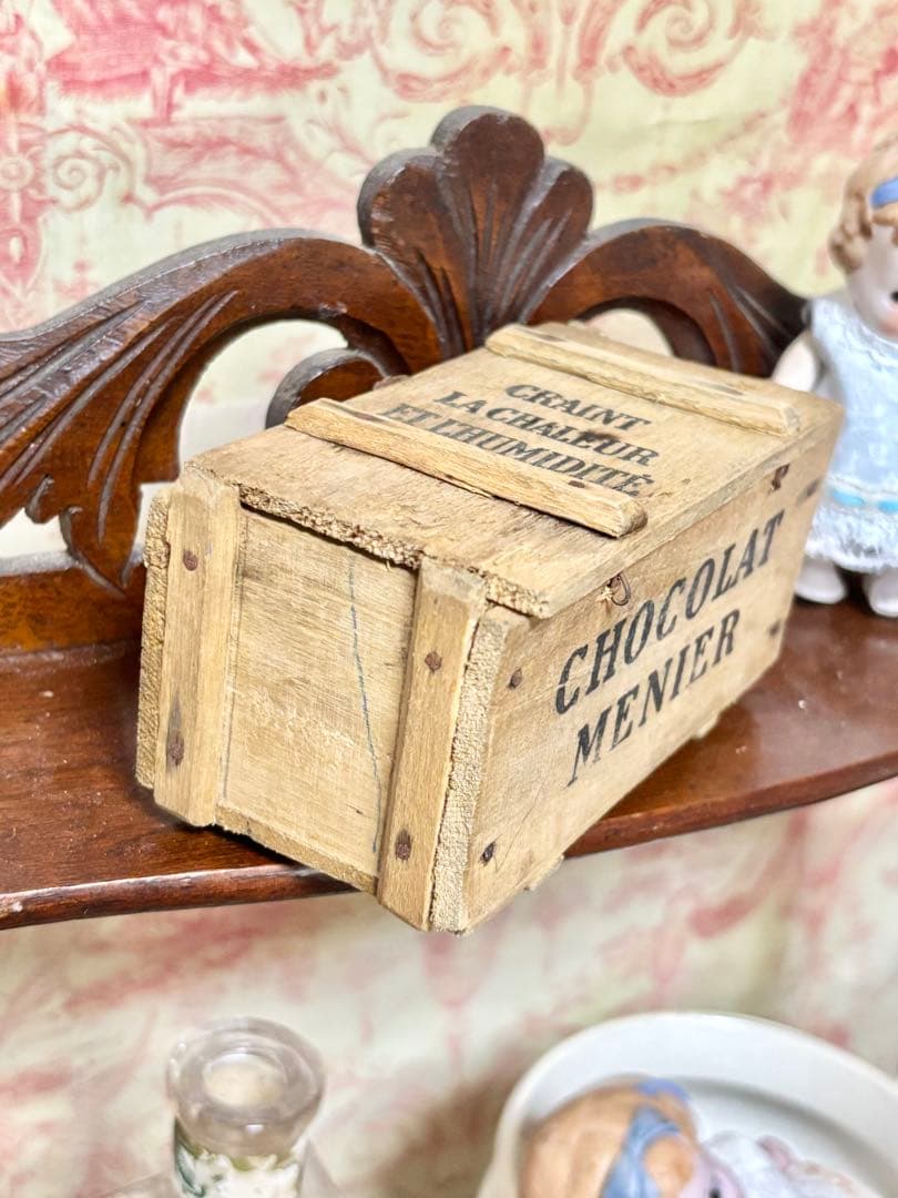 フランスアンティークCHOCOLAT MENIER ショコラメニエの木箱　最小
