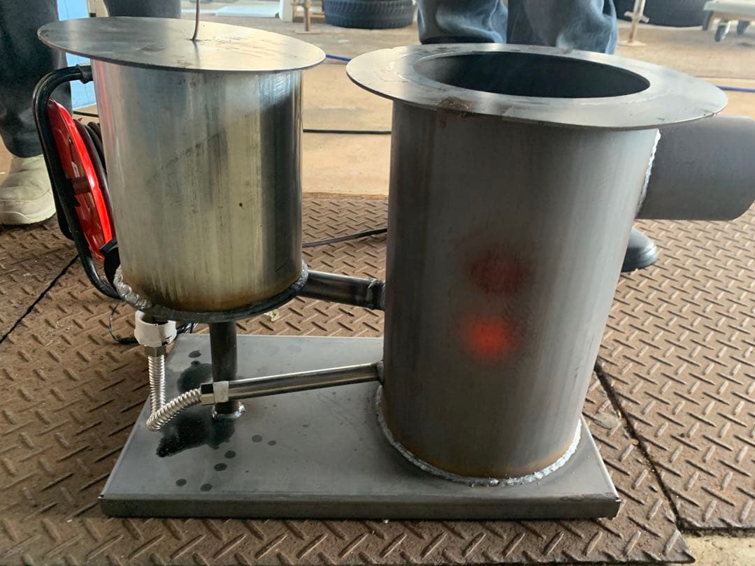 廃油ストーブ　即納品　在庫があります033103