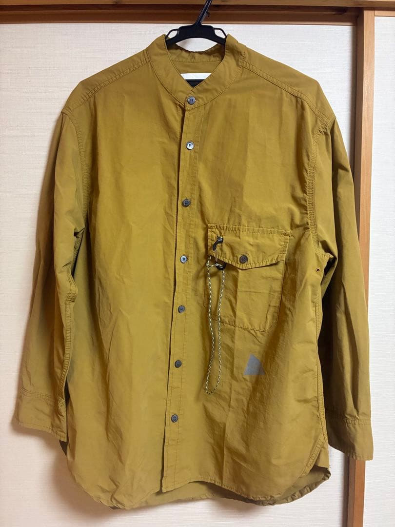 美品　アンドワンダー　 and wander ノーカラー　シャツ　キャメル　3