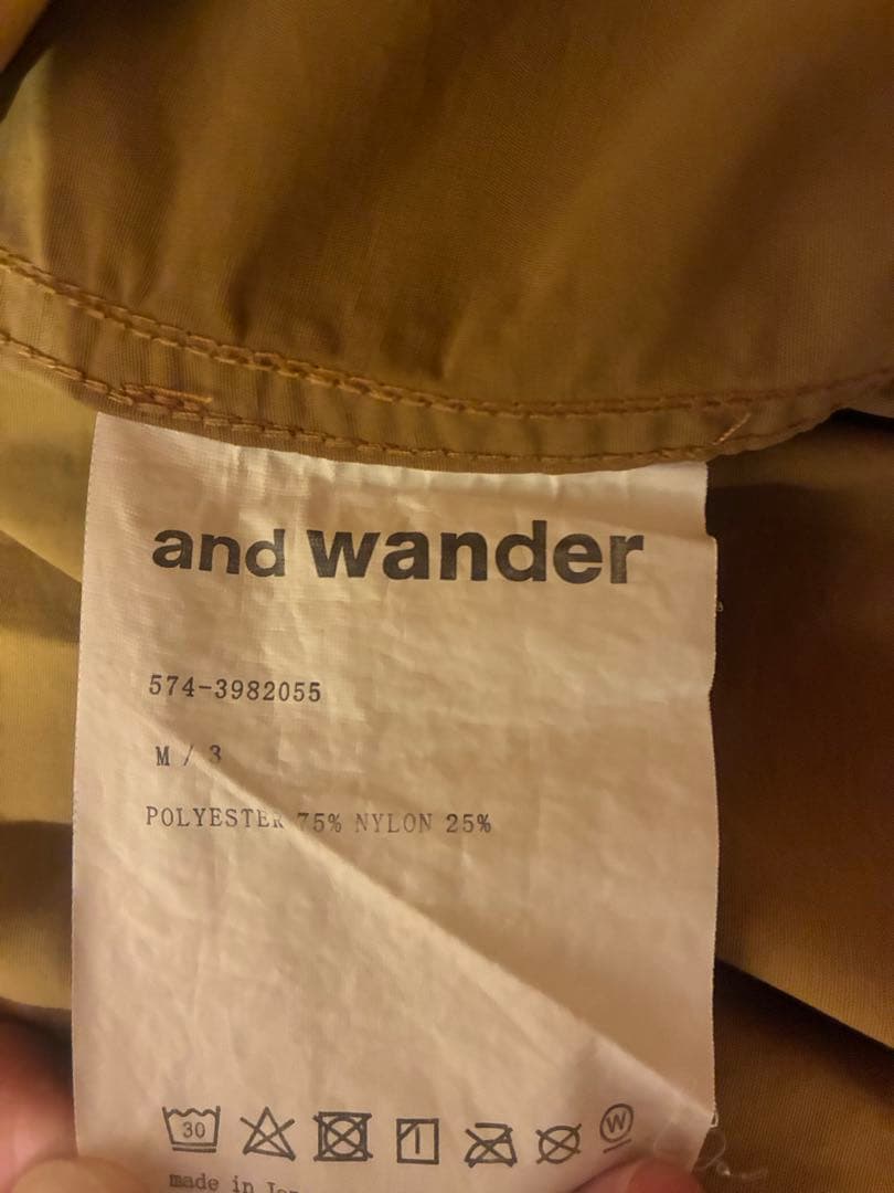 美品　アンドワンダー　 and wander ノーカラー　シャツ　キャメル　3