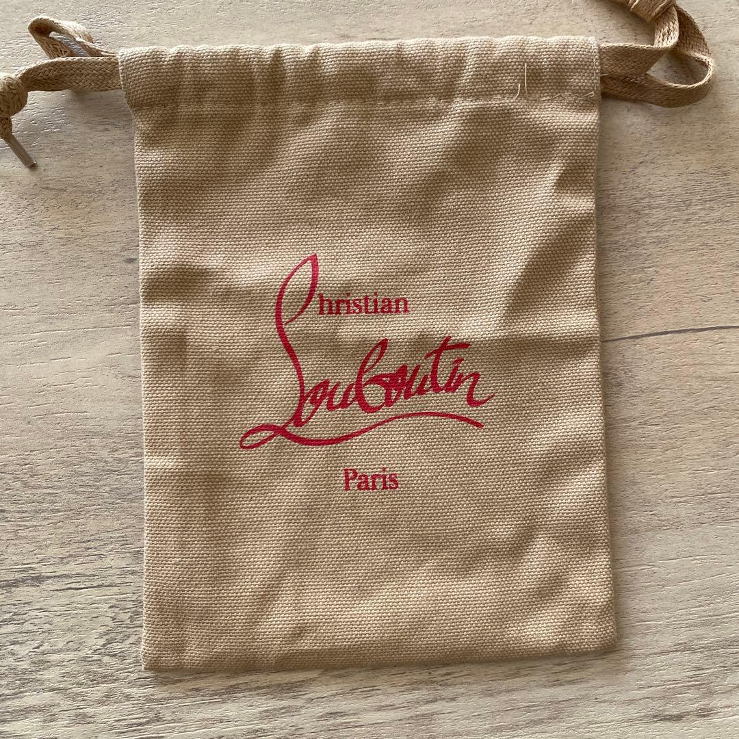 クリスチャンルブタン　スタッズ付きグラフィックケース