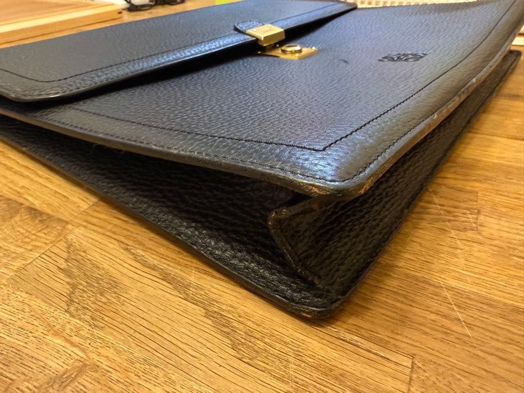 美品未使用〈LOEWEロエベビジネスバッグ ブラックレザー〉
