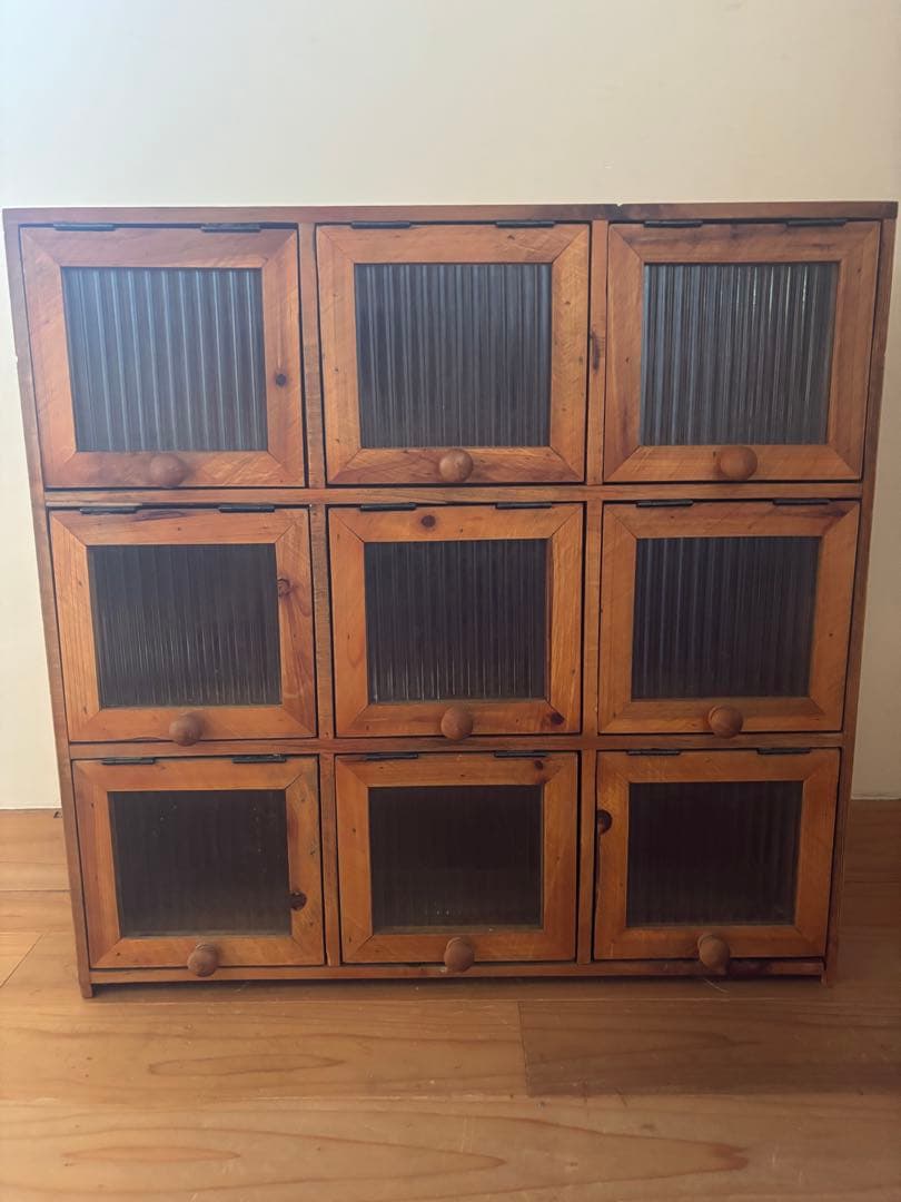 アンティーク風　飾り棚 カフェ キッチン 9ドア キャビネット