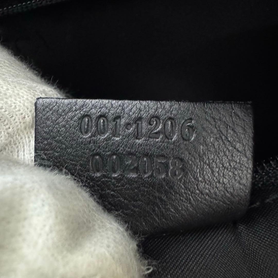 ✨GUCCI✨グッチ✨ブラック✨レザー✨ロゴエンボス✨セミショルダーバッグ✨