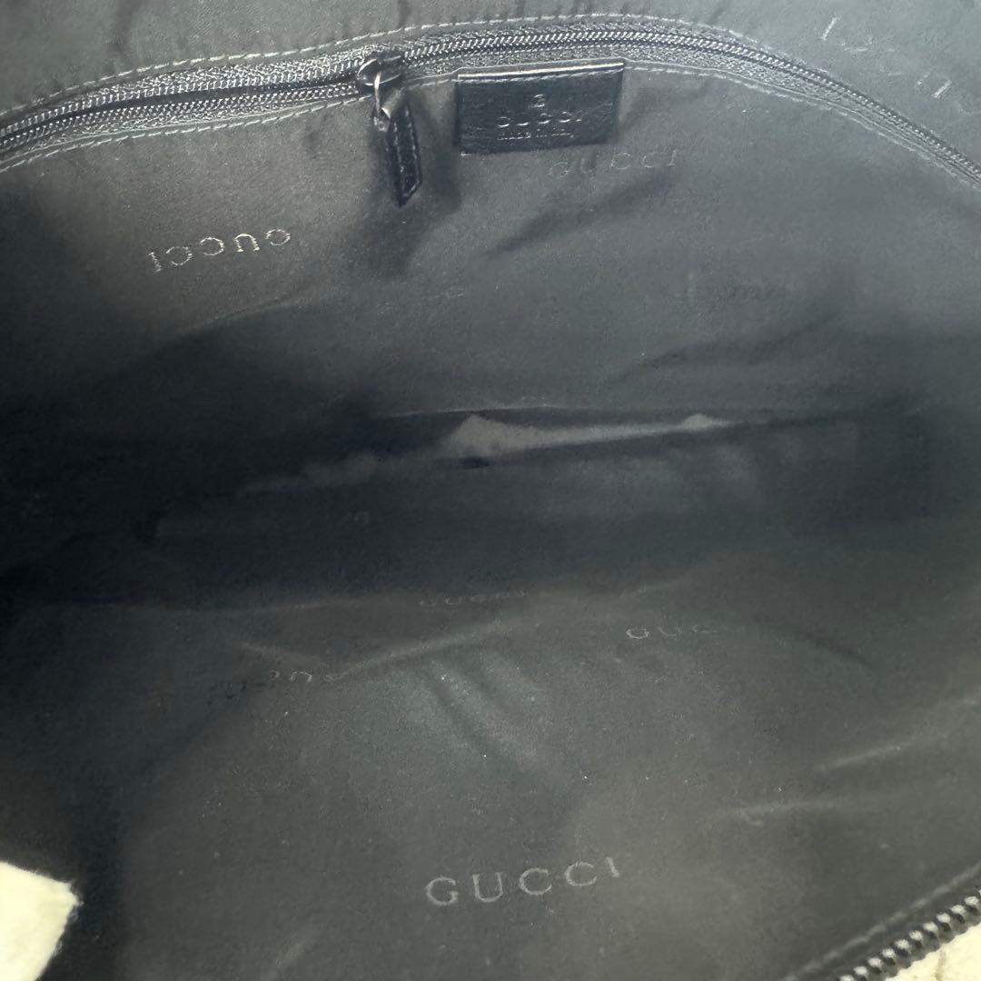 ✨GUCCI✨グッチ✨ブラック✨レザー✨ロゴエンボス✨セミショルダーバッグ✨