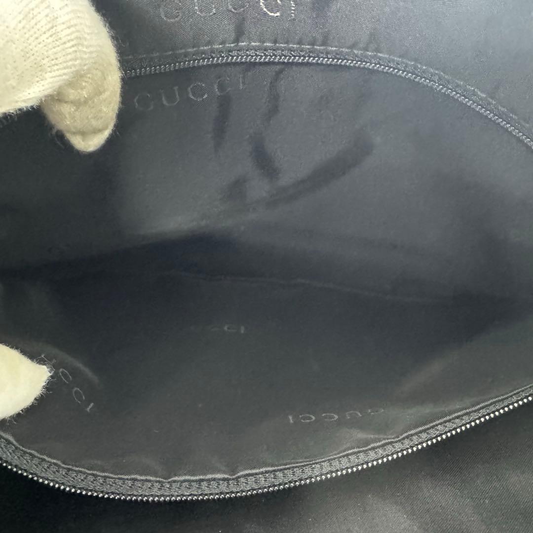 ✨GUCCI✨グッチ✨ブラック✨レザー✨ロゴエンボス✨セミショルダーバッグ✨