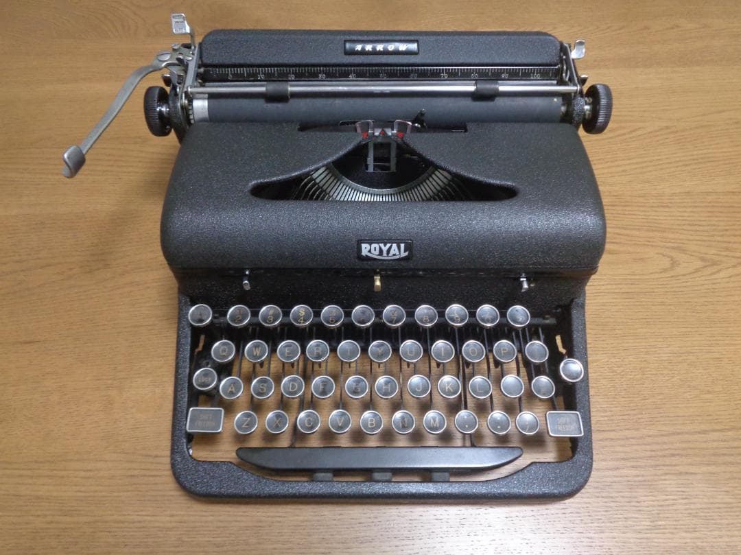 実働品　 ARROW ロイヤルタイプライター 1946年製