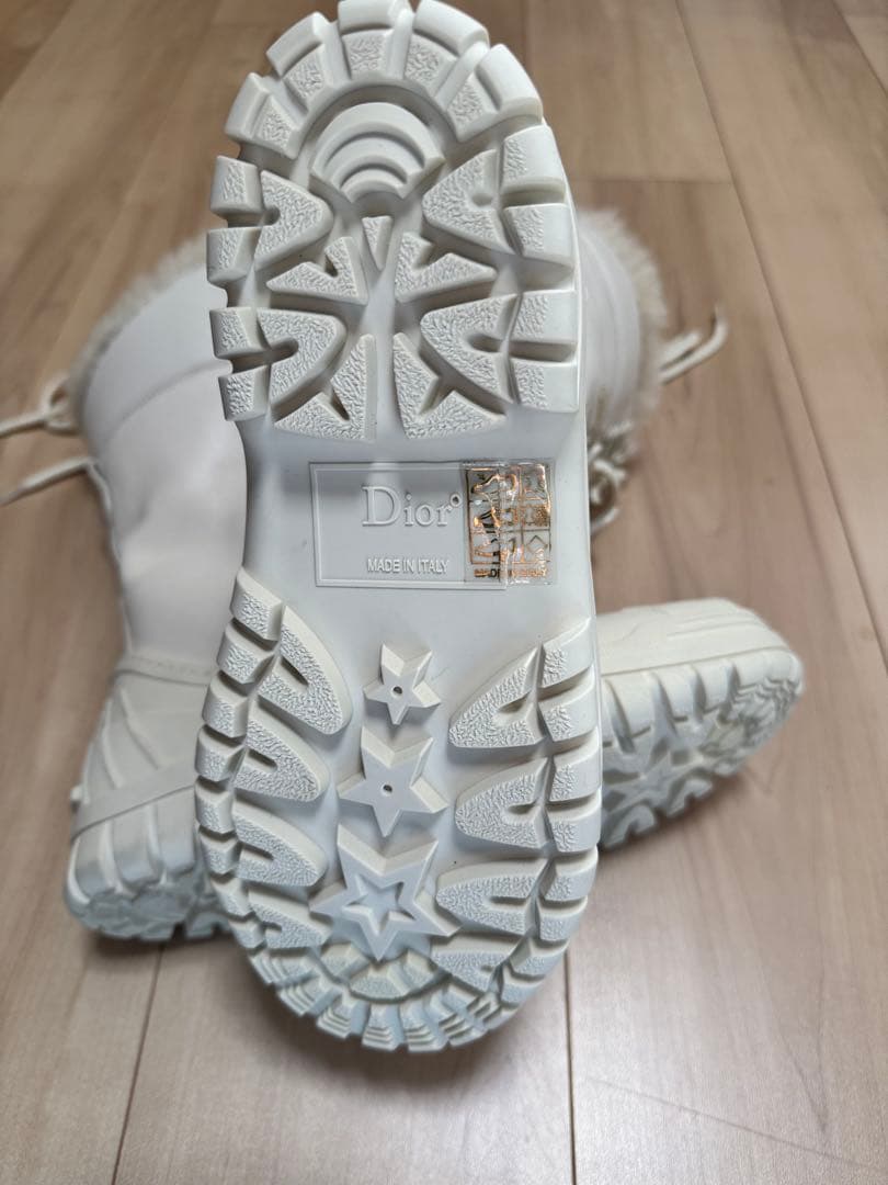 Christian Dior ホワイトムートンブーツ