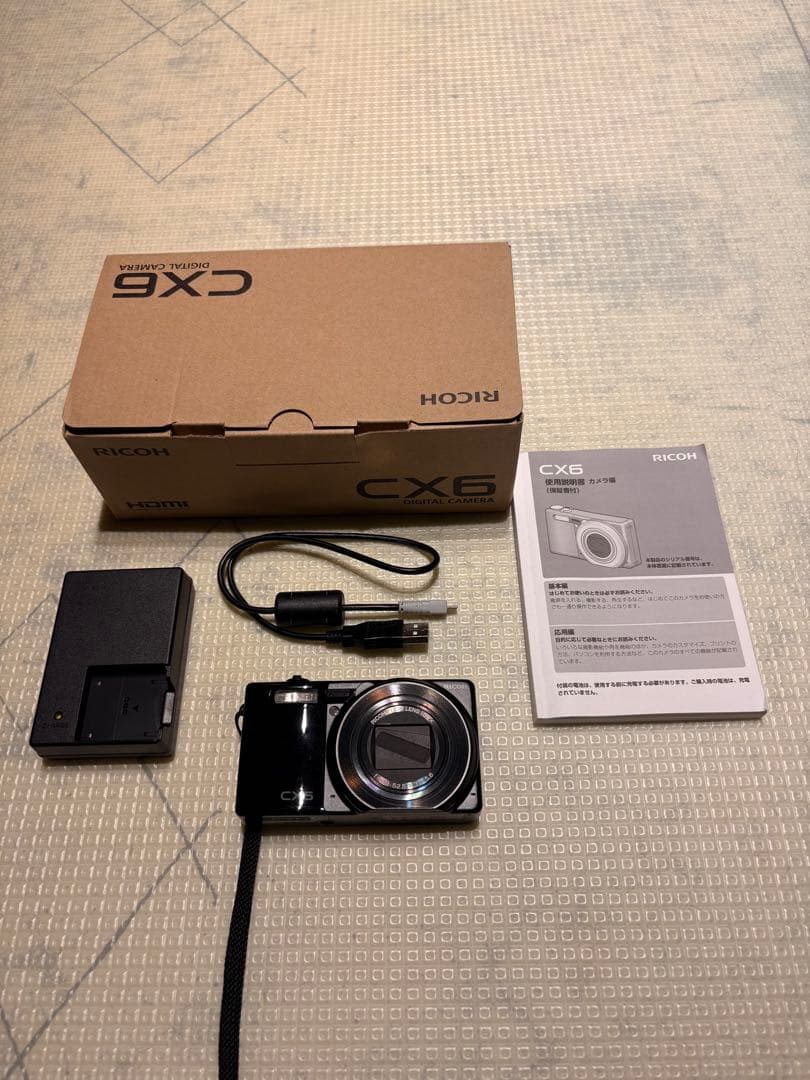 保護フィルム未剥がし　RICOH リコー CX6 シルバーデジカメ コンデジ