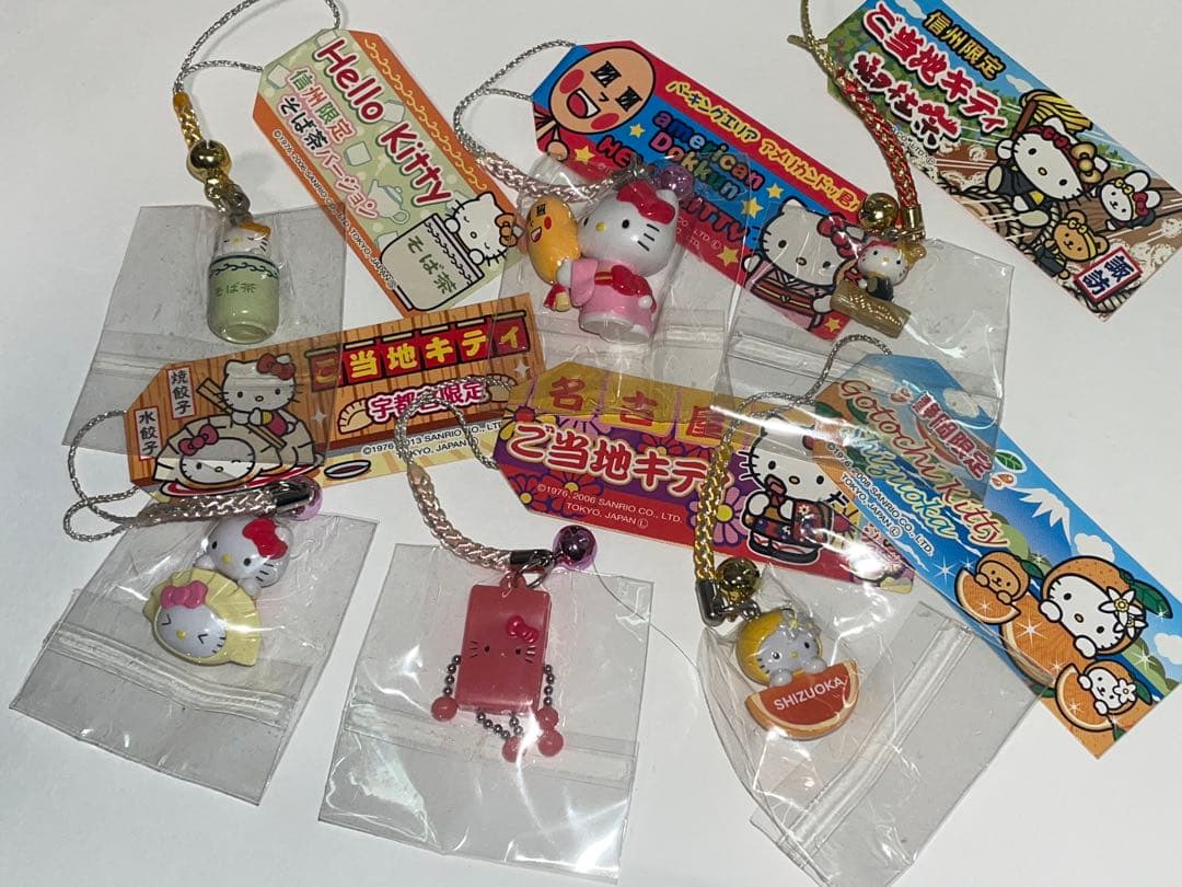 ハローキティ 地域限定ストラップ35個