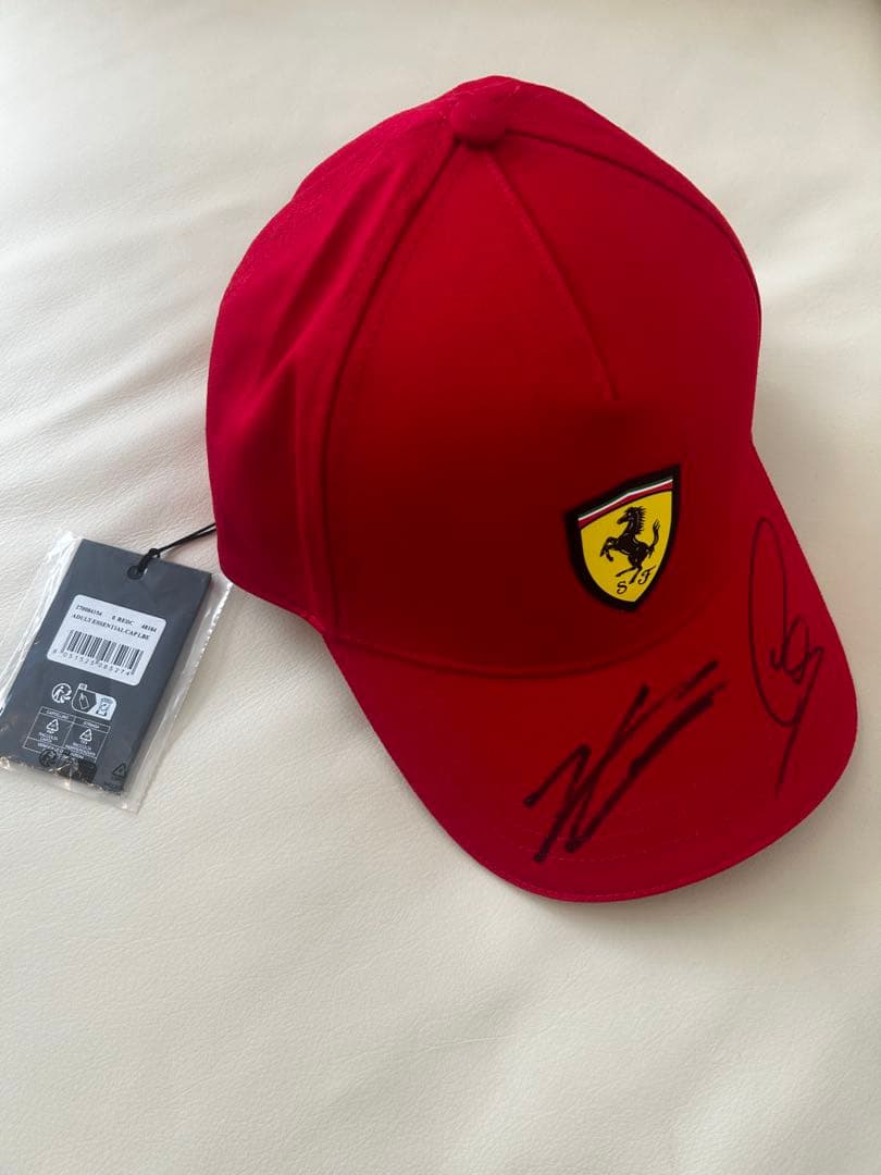 [値下げ] 直筆サイン入りキャップ ハミルトン＆ルクレール Ferrari