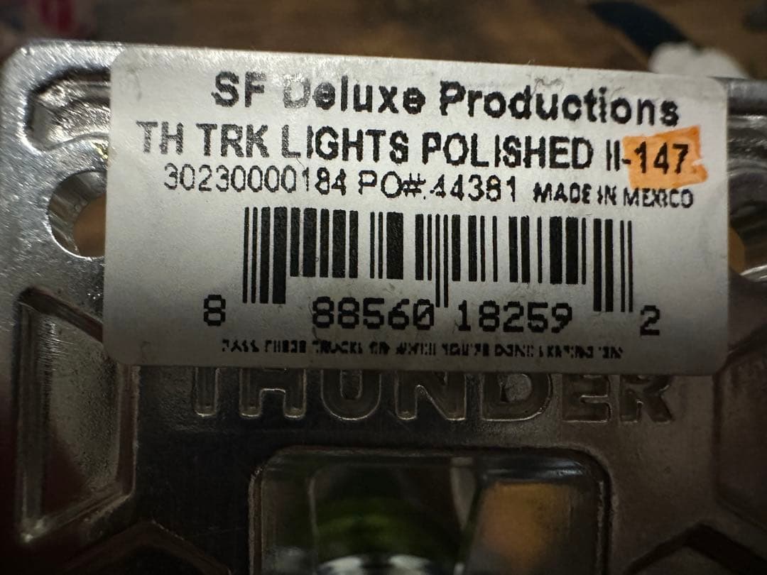 THUNDER TRUCK LIGHT2 147 HI 新品