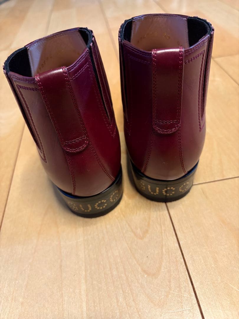 Gucci メダリオン レザーベルト ショートブーツ