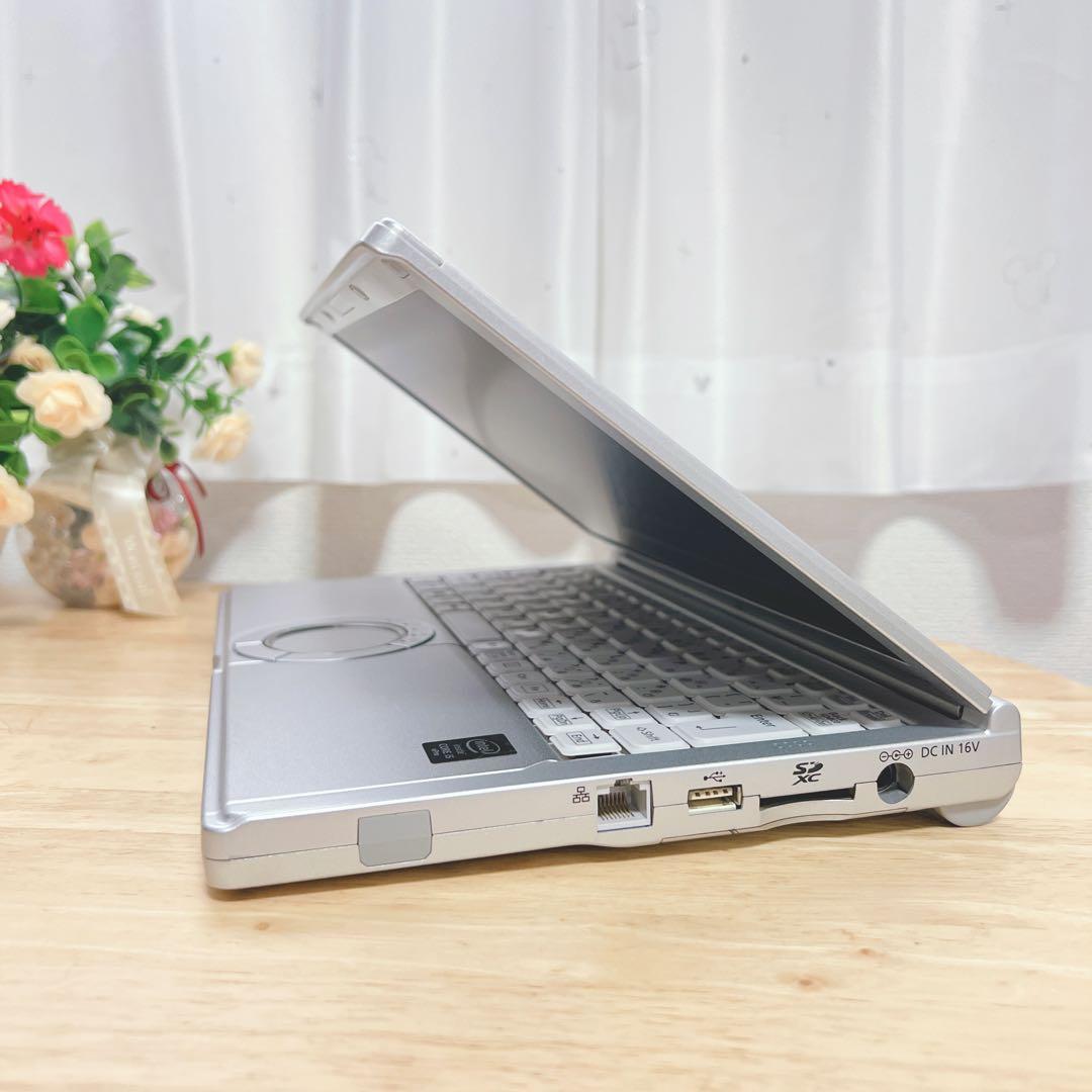 美品、高速SSD、メモリ8 G、コアi5、win11、オフィス2021、イラレ