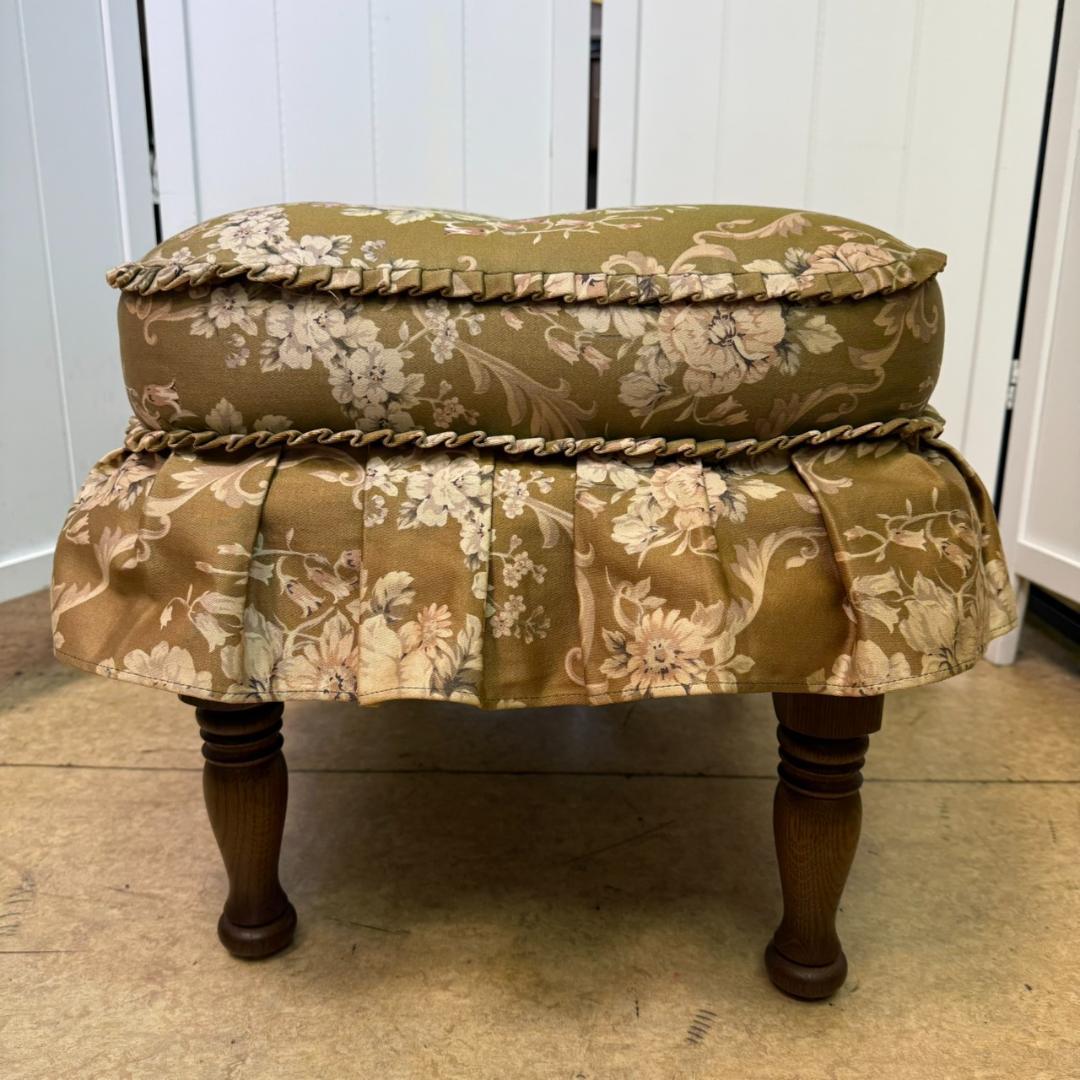 ★飛騨産業　キツツキマーク　スツール　オットマン　花柄