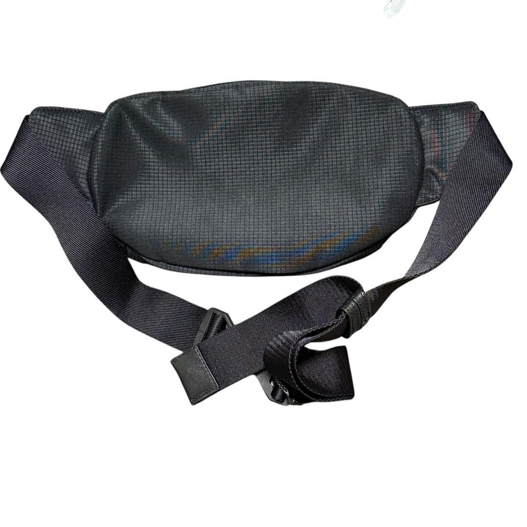 モンクレール MONCLER ボディバッグ CUT BELT BAG