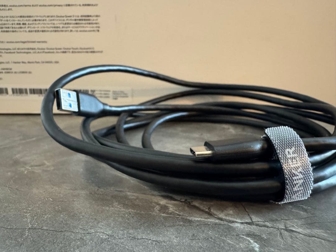   Quest 2 64GB(Linkケーブル、乾電池付属)