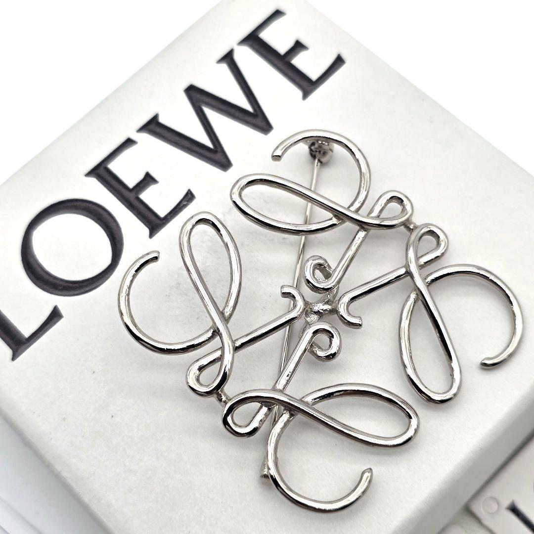 ✨美品 箱付き✨LOEWE アナグラム ブローチ シルバー