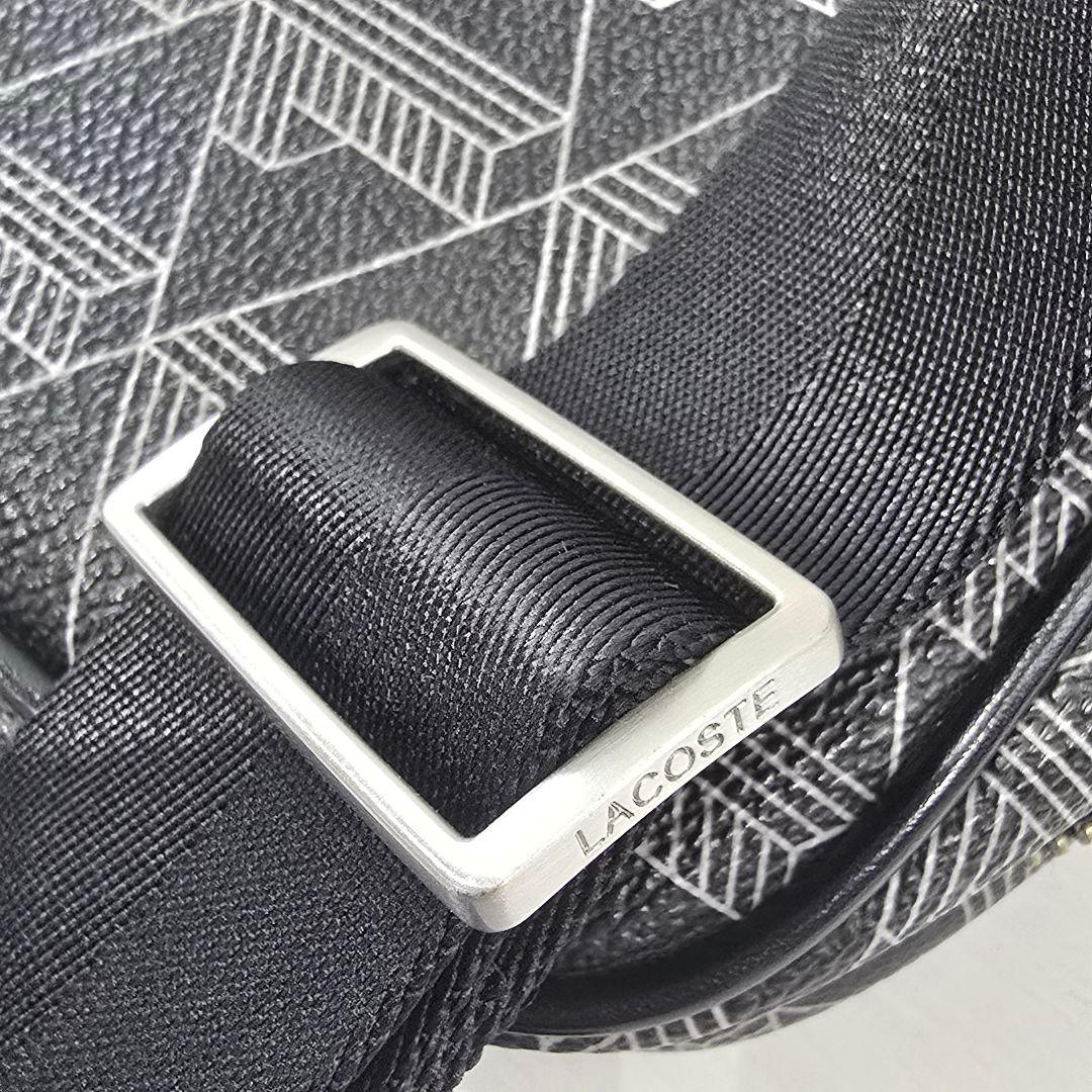 LACOSTE モノグラムバーティカル ショルダーバッグ